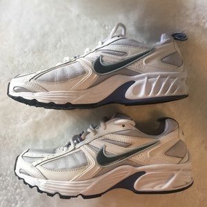 Vintage Nike women running shoes sneakers  9.5 EUC